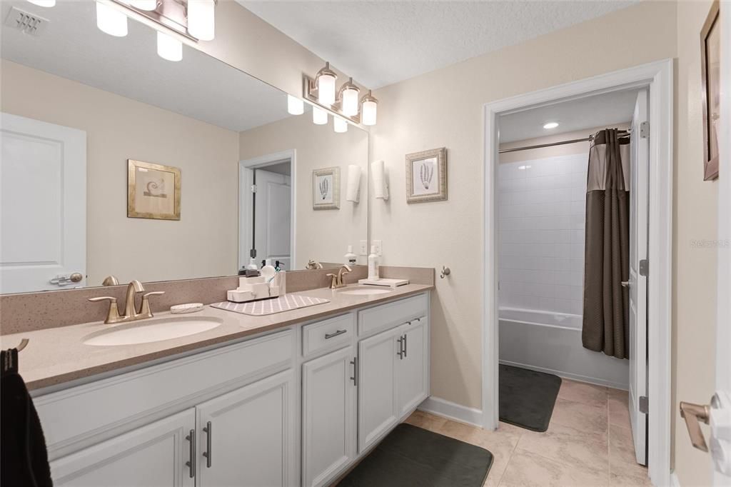 For Sale: $739,000 (5 beds, 4 baths, 3809 Square Feet)