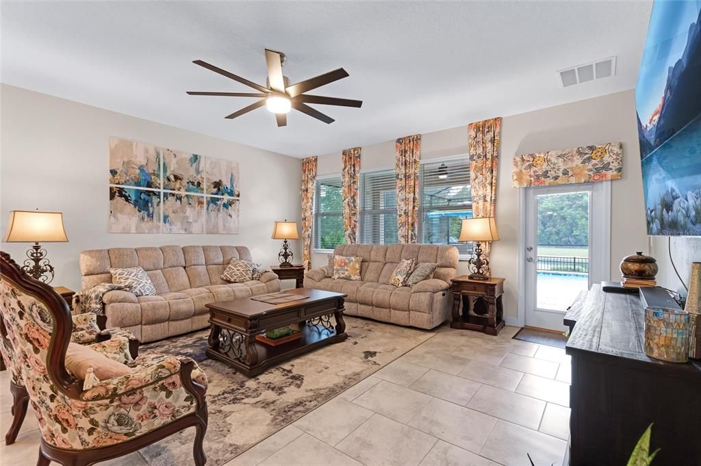 For Sale: $739,000 (5 beds, 4 baths, 3809 Square Feet)