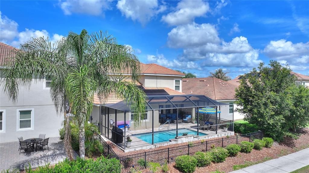 For Sale: $739,000 (5 beds, 4 baths, 3809 Square Feet)