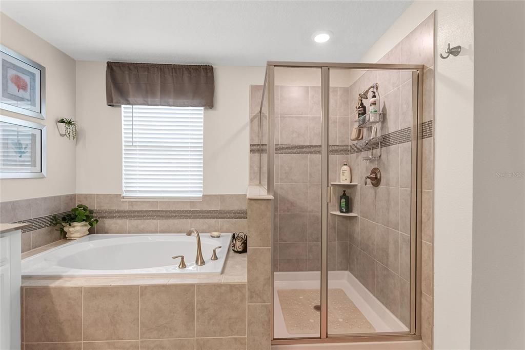 For Sale: $739,000 (5 beds, 4 baths, 3809 Square Feet)