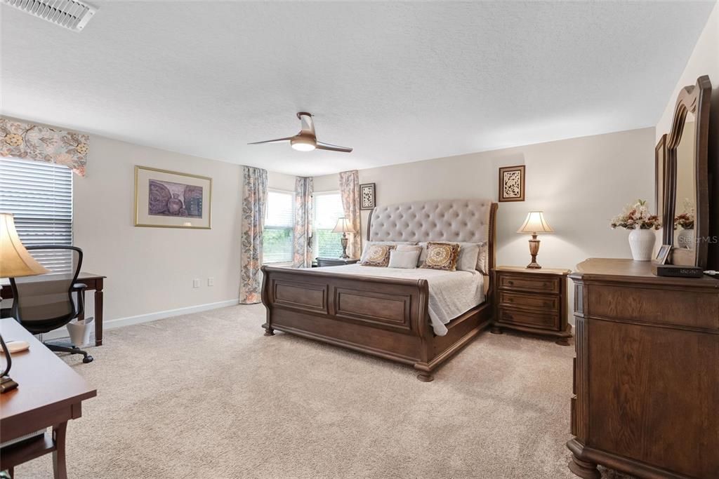 For Sale: $739,000 (5 beds, 4 baths, 3809 Square Feet)