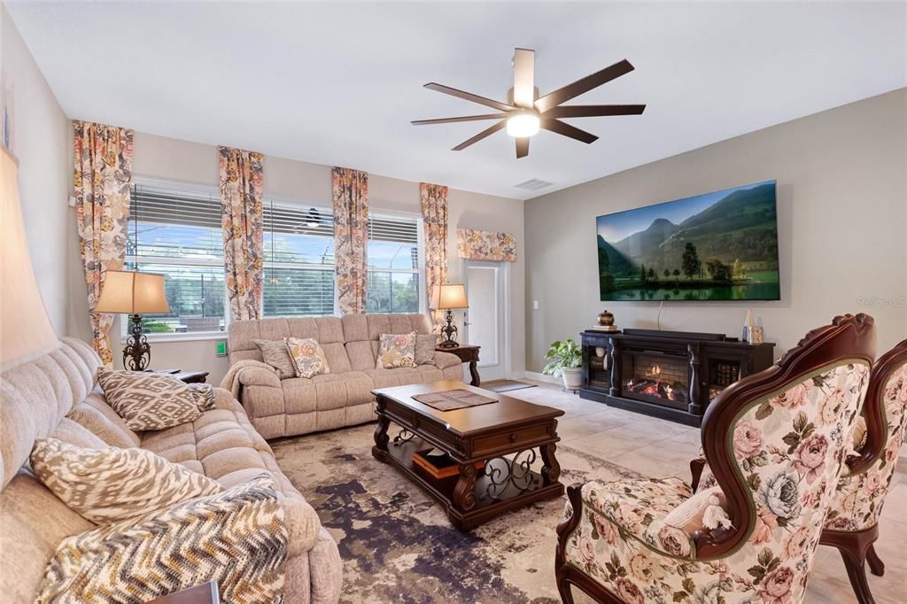 For Sale: $739,000 (5 beds, 4 baths, 3809 Square Feet)