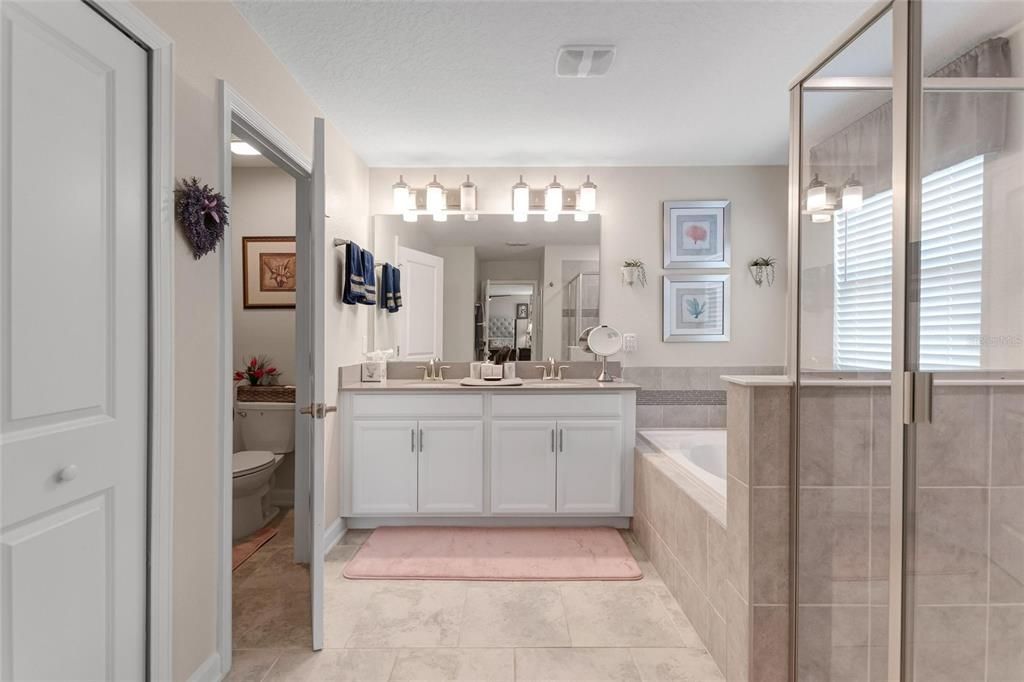 For Sale: $739,000 (5 beds, 4 baths, 3809 Square Feet)
