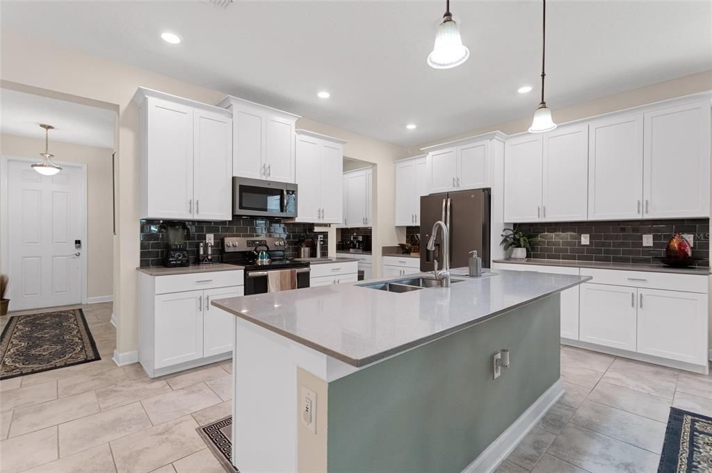 For Sale: $739,000 (5 beds, 4 baths, 3809 Square Feet)