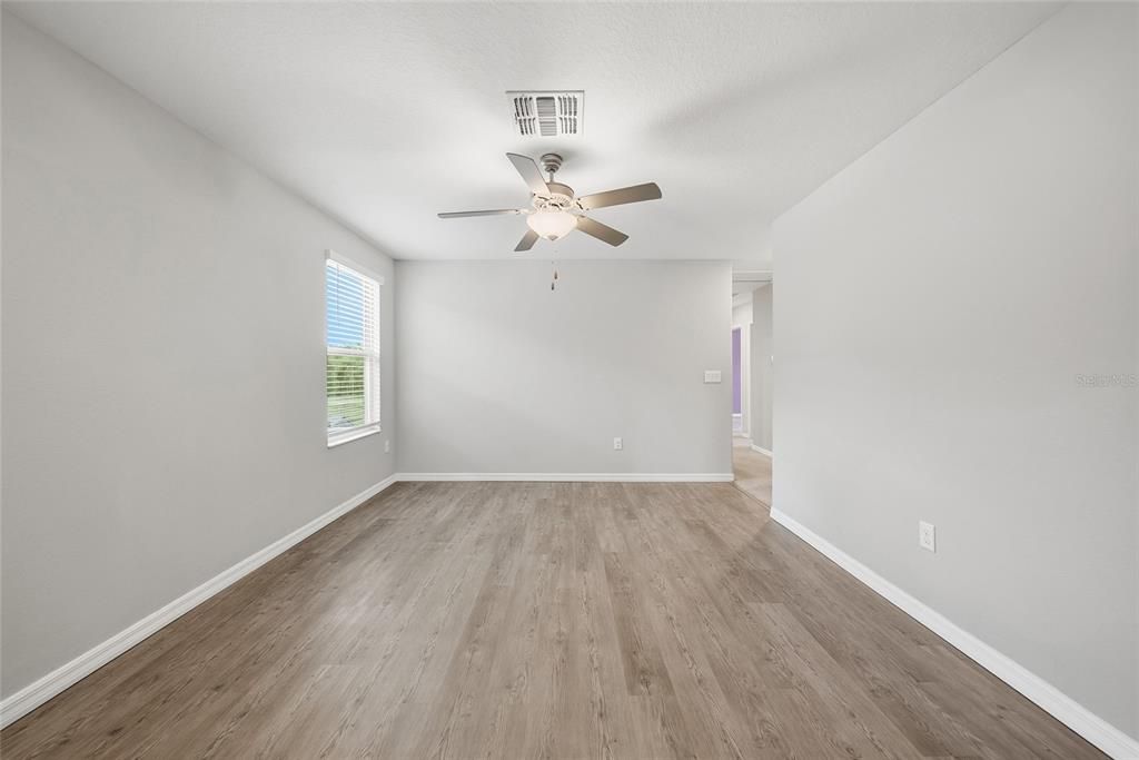 For Sale: $366,900 (5 beds, 2 baths, 2389 Square Feet)