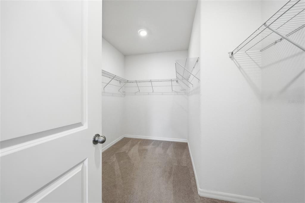 For Sale: $366,900 (5 beds, 2 baths, 2389 Square Feet)