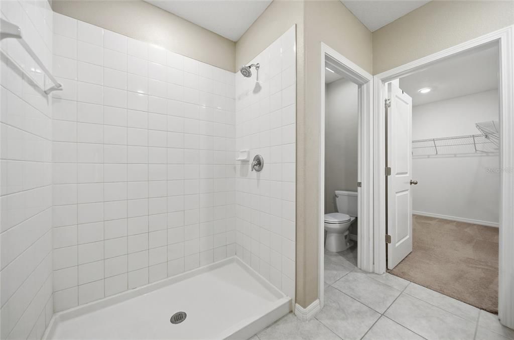 For Sale: $366,900 (5 beds, 2 baths, 2389 Square Feet)