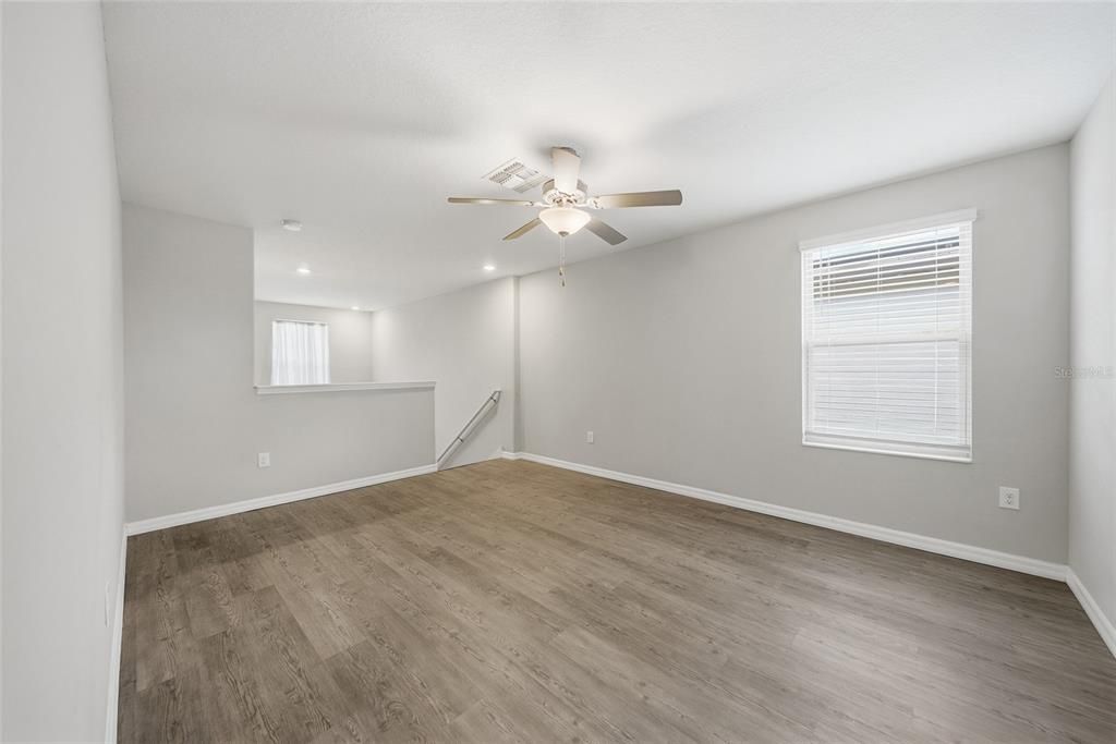 For Sale: $366,900 (5 beds, 2 baths, 2389 Square Feet)