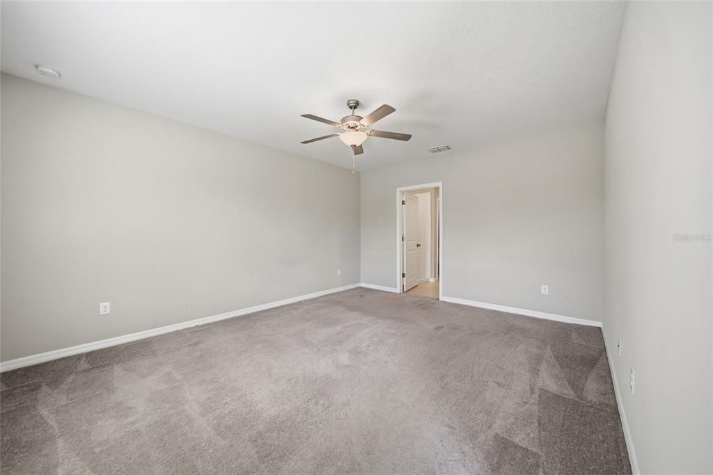 For Sale: $366,900 (5 beds, 2 baths, 2389 Square Feet)
