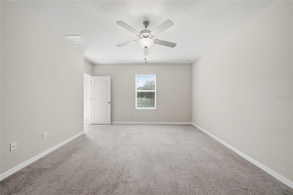 For Sale: $366,900 (5 beds, 2 baths, 2389 Square Feet)