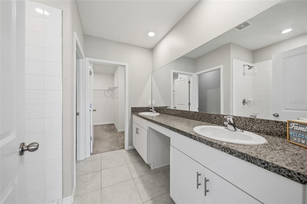 For Sale: $366,900 (5 beds, 2 baths, 2389 Square Feet)