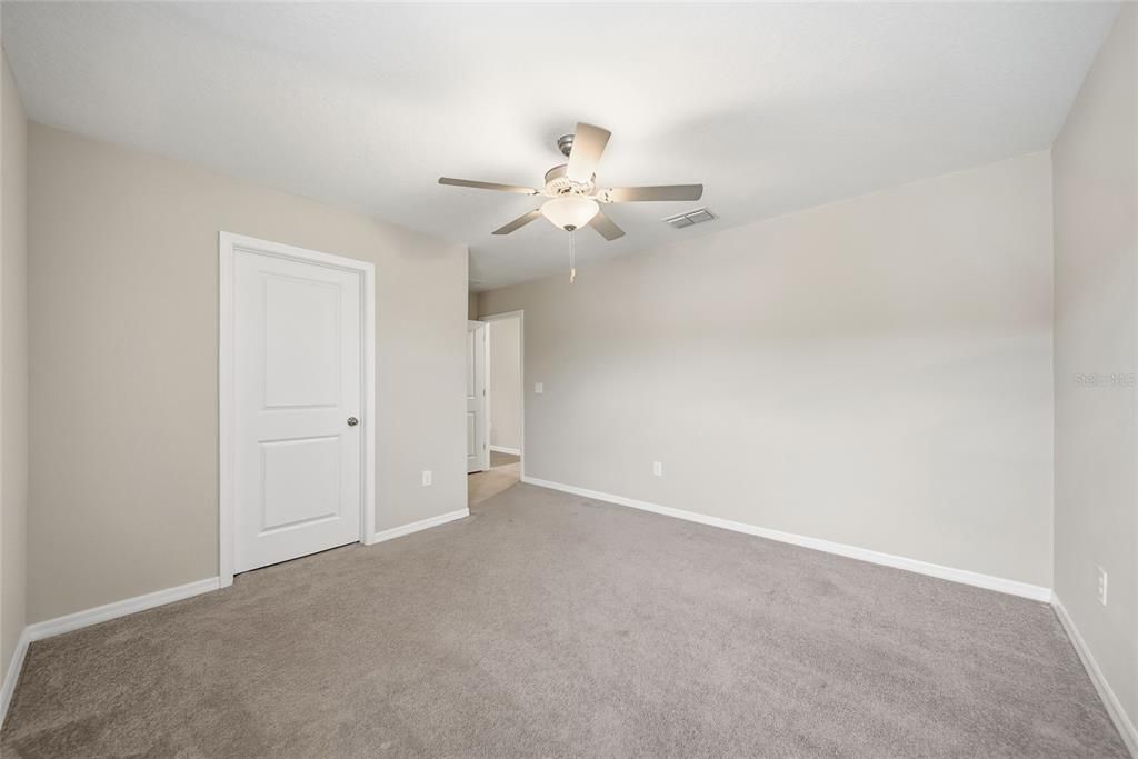 For Sale: $366,900 (5 beds, 2 baths, 2389 Square Feet)