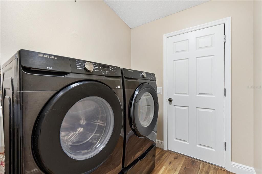 На продажу: $399,900 (3 спален, 2 ванн, 1808 Квадратных фут)