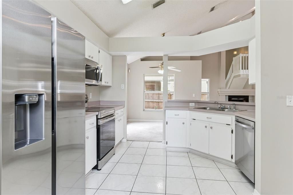 For Sale: $359,000 (3 beds, 2 baths, 1693 Square Feet)