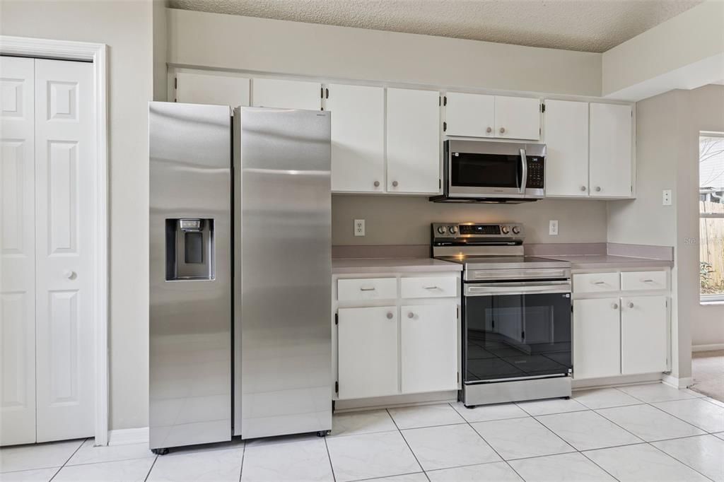 For Sale: $359,000 (3 beds, 2 baths, 1693 Square Feet)