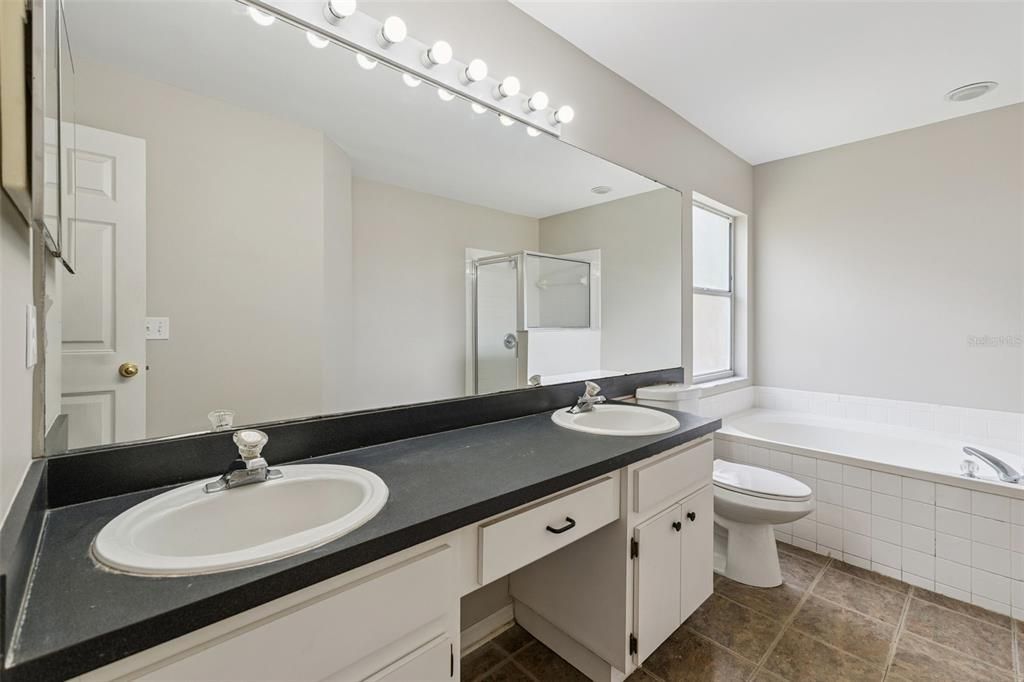 For Sale: $359,000 (3 beds, 2 baths, 1693 Square Feet)