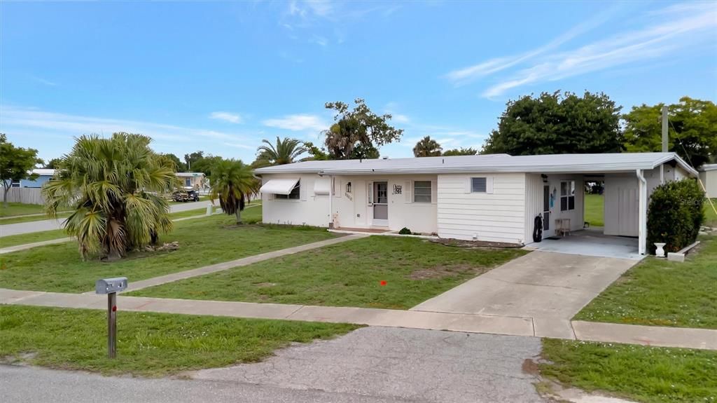 For Sale: $195,000 (2 beds, 1 baths, 988 Square Feet)