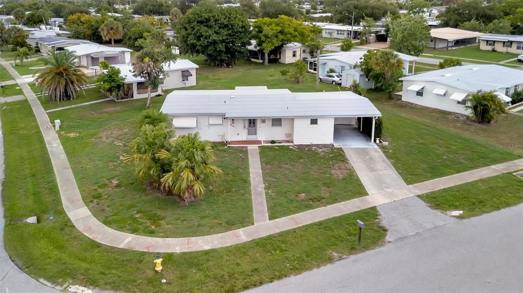 For Sale: $195,000 (2 beds, 1 baths, 988 Square Feet)