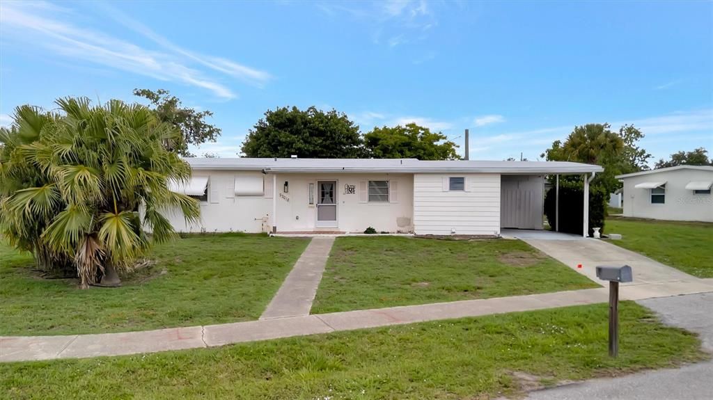 For Sale: $195,000 (2 beds, 1 baths, 988 Square Feet)