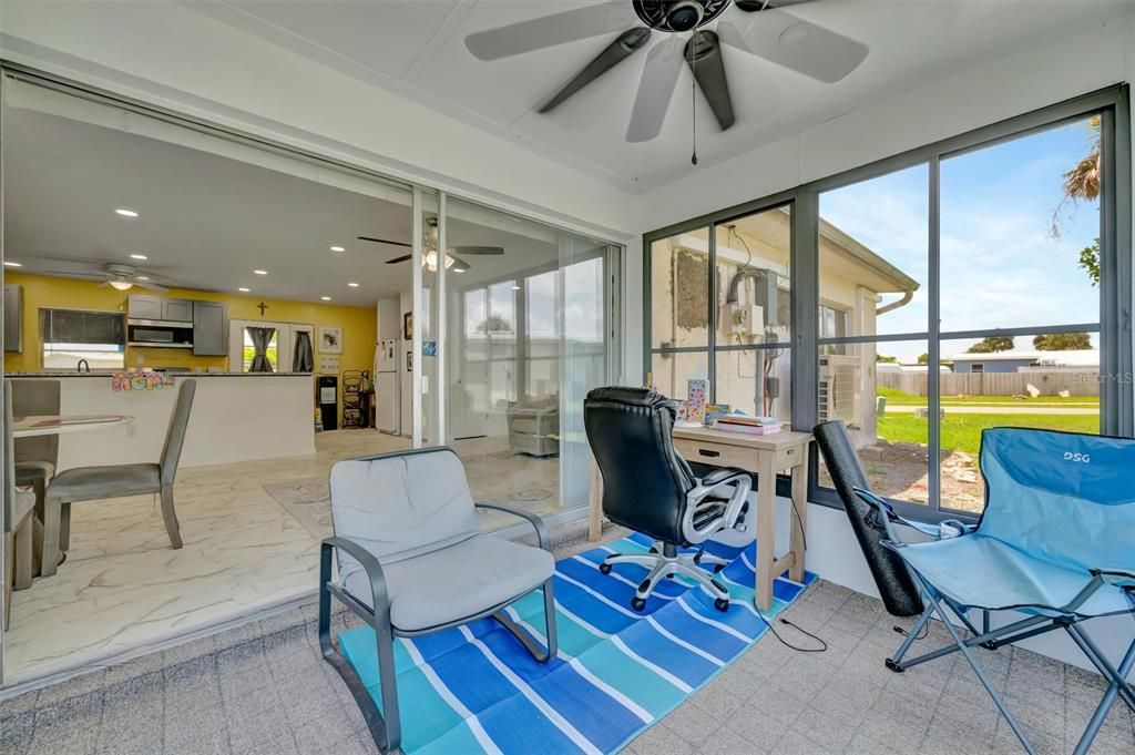 For Sale: $195,000 (2 beds, 1 baths, 988 Square Feet)