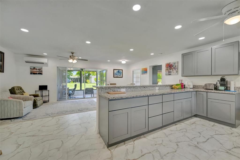 For Sale: $195,000 (2 beds, 1 baths, 988 Square Feet)