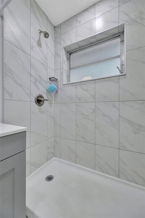 For Sale: $195,000 (2 beds, 1 baths, 988 Square Feet)