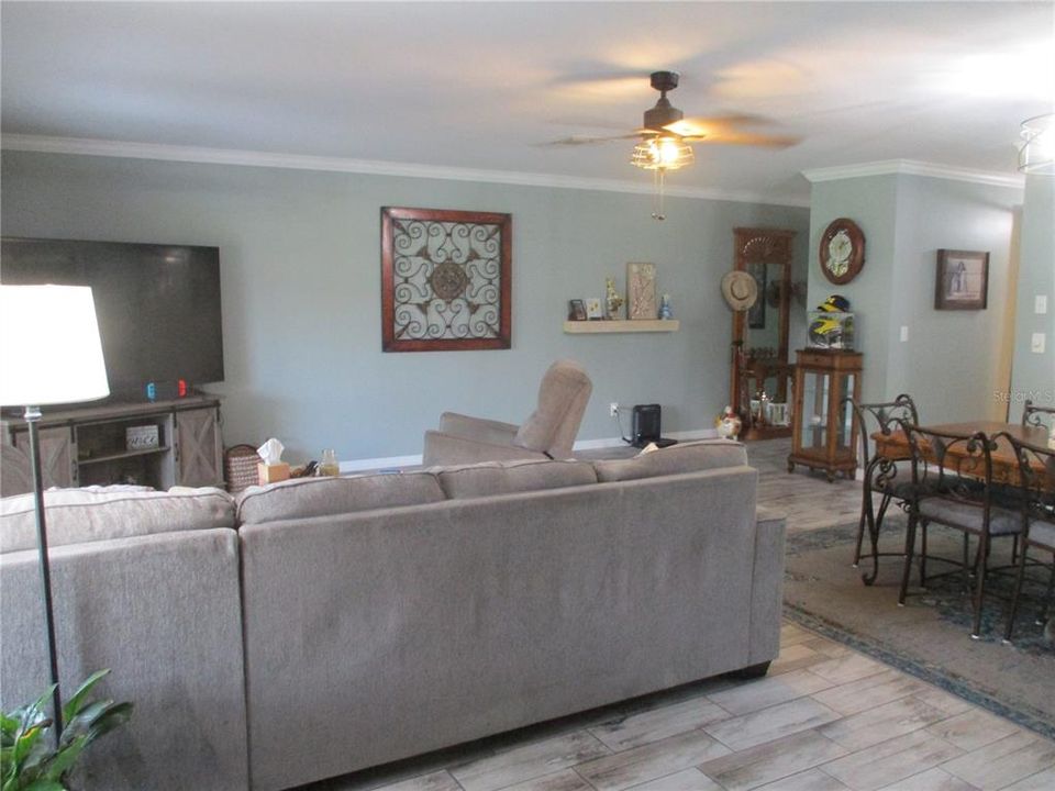For Rent: $2,100 (2 beds, 2 baths, 1399 Square Feet)