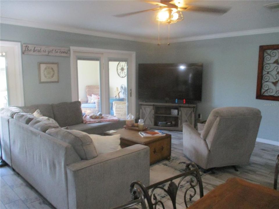 For Rent: $2,100 (2 beds, 2 baths, 1399 Square Feet)