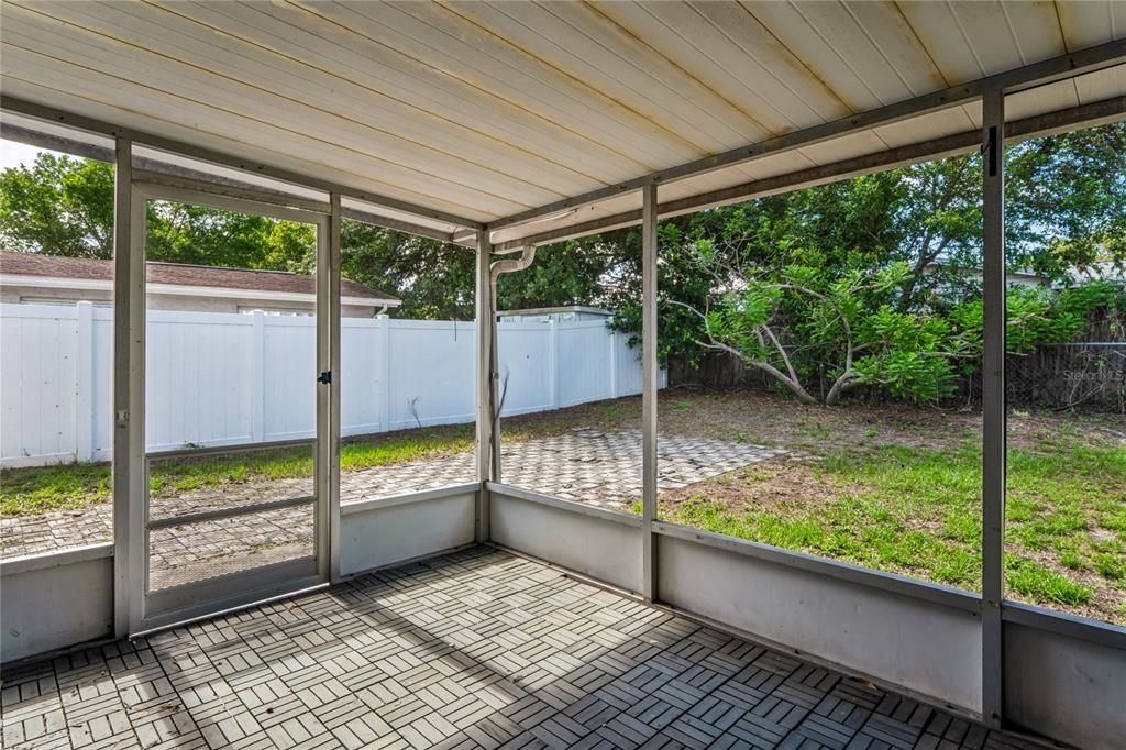 For Sale: $230,000 (3 beds, 1 baths, 932 Square Feet)