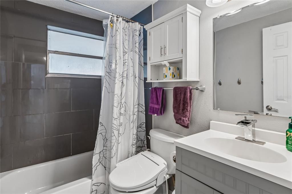 For Sale: $230,000 (3 beds, 1 baths, 932 Square Feet)