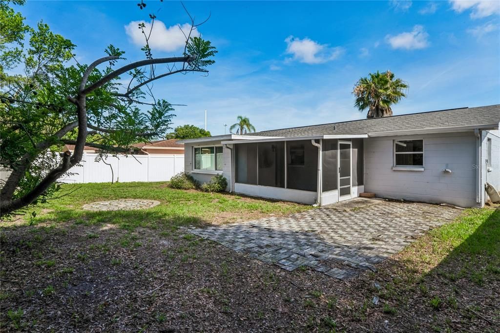 For Sale: $230,000 (3 beds, 1 baths, 932 Square Feet)