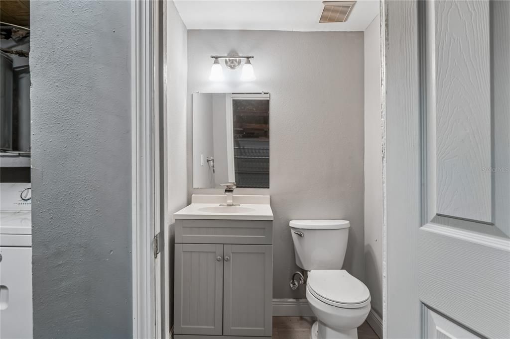 For Sale: $230,000 (3 beds, 1 baths, 932 Square Feet)