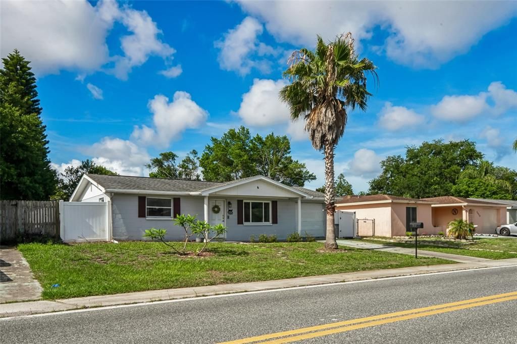 For Sale: $230,000 (3 beds, 1 baths, 932 Square Feet)