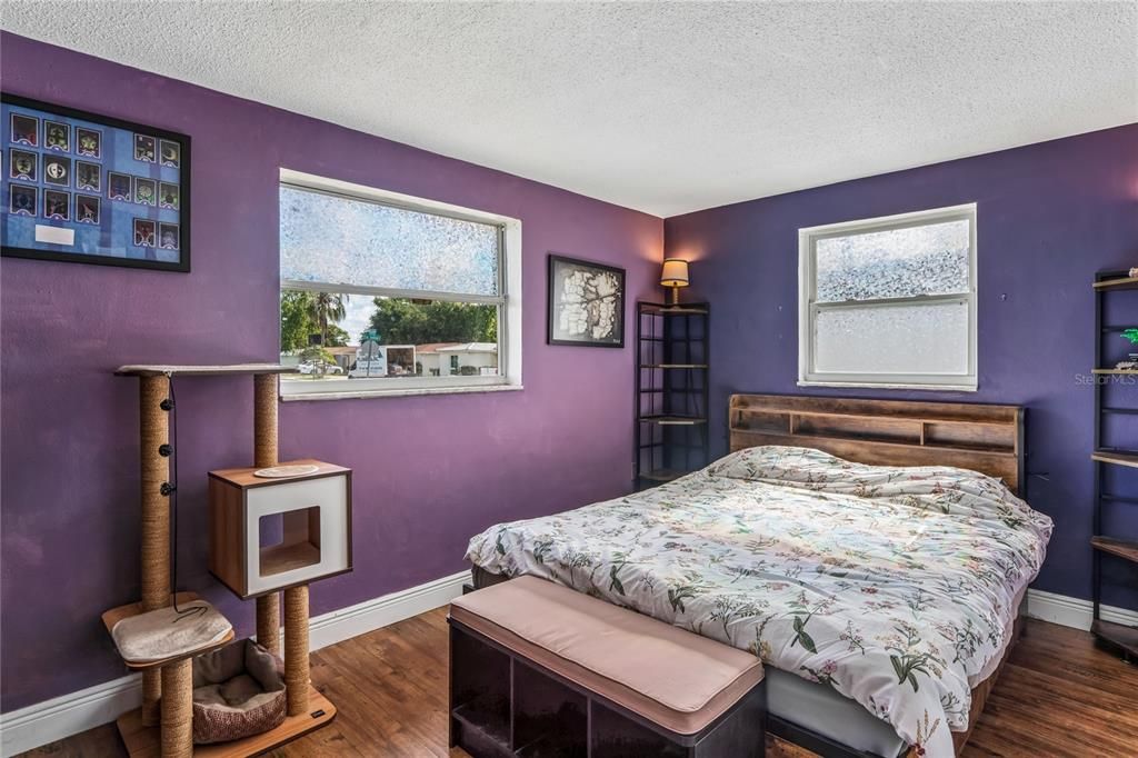 For Sale: $230,000 (3 beds, 1 baths, 932 Square Feet)