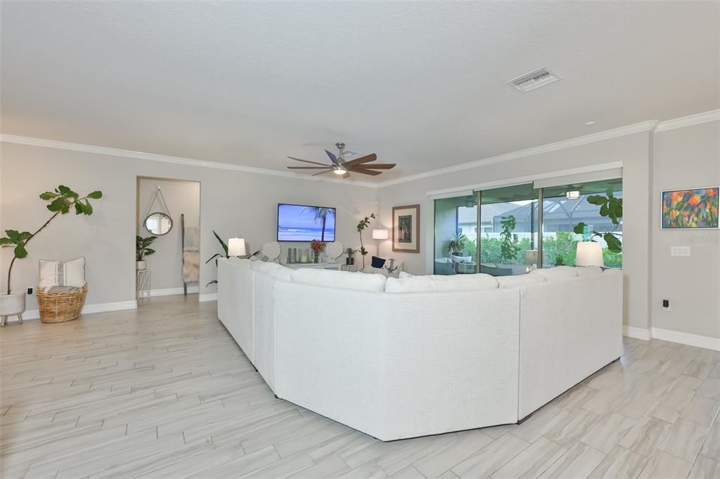 En Venta: $1,089,800 (6 camas, 4 baños, 4169 Pies cuadrados)