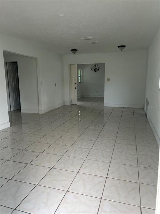 For Sale: $398,000 (4 beds, 2 baths, 1521 Square Feet)