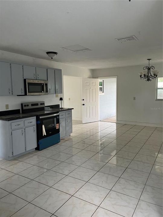 For Sale: $398,000 (4 beds, 2 baths, 1521 Square Feet)