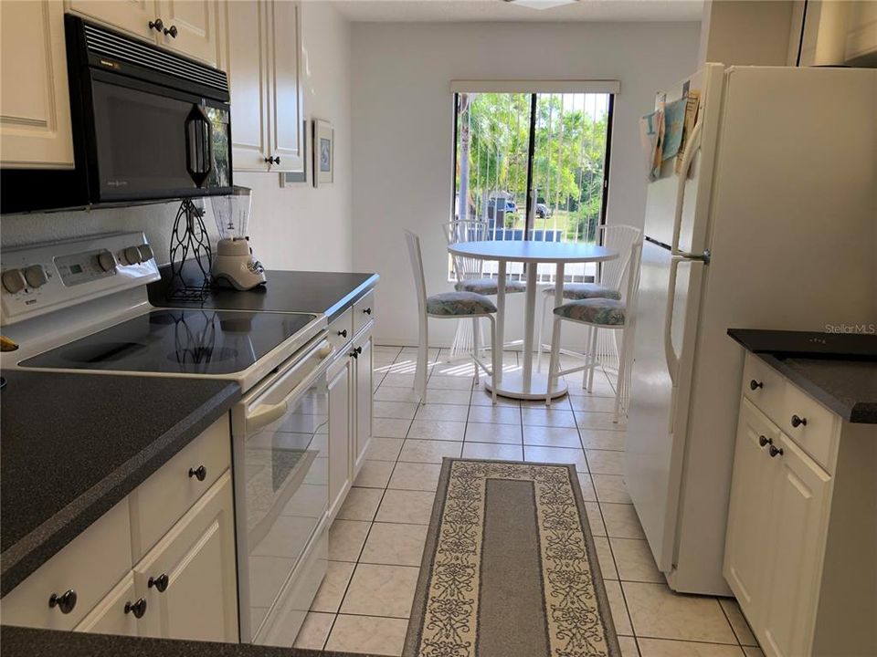 For Sale: $249,900 (2 beds, 2 baths, 1274 Square Feet)