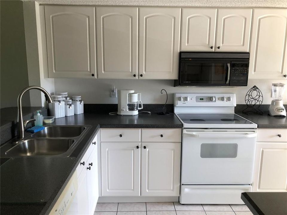 For Sale: $249,900 (2 beds, 2 baths, 1274 Square Feet)