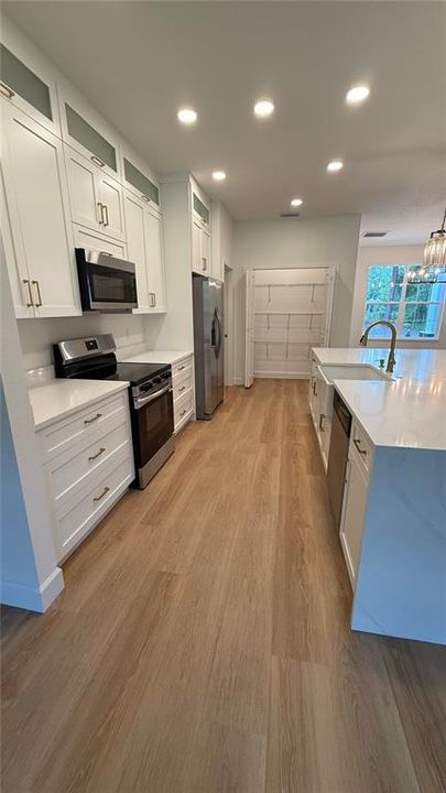 En Venta: $539,900 (4 camas, 2 baños, 2061 Pies cuadrados)