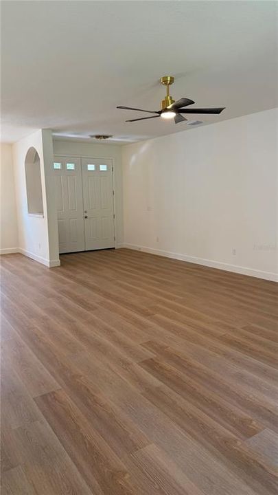 En Venta: $539,900 (4 camas, 2 baños, 2061 Pies cuadrados)