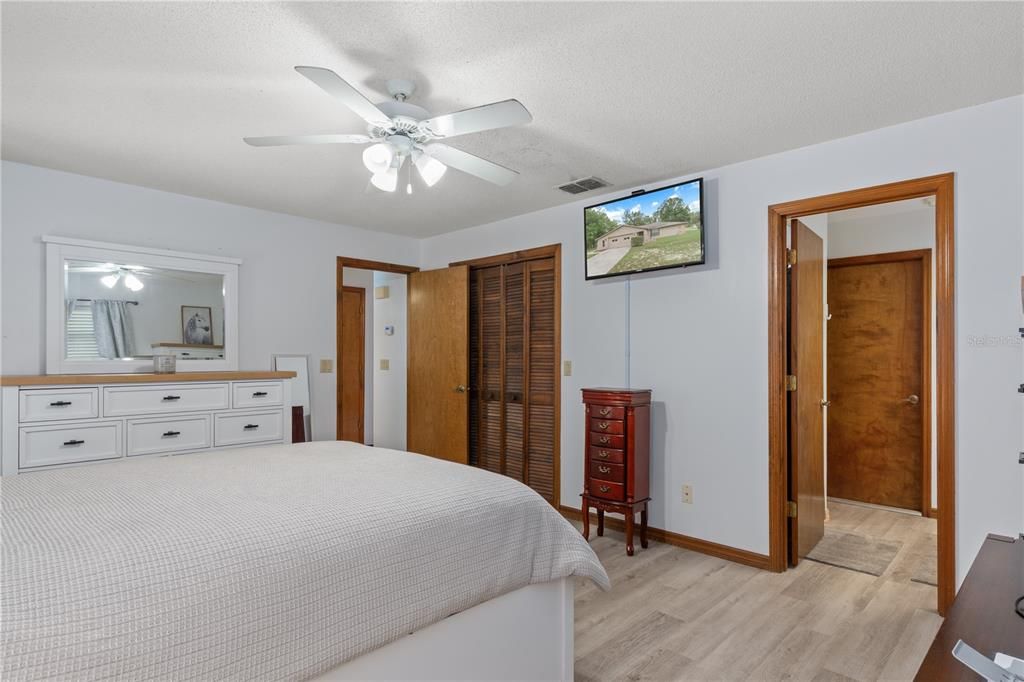 For Sale: $294,000 (3 beds, 2 baths, 1415 Square Feet)