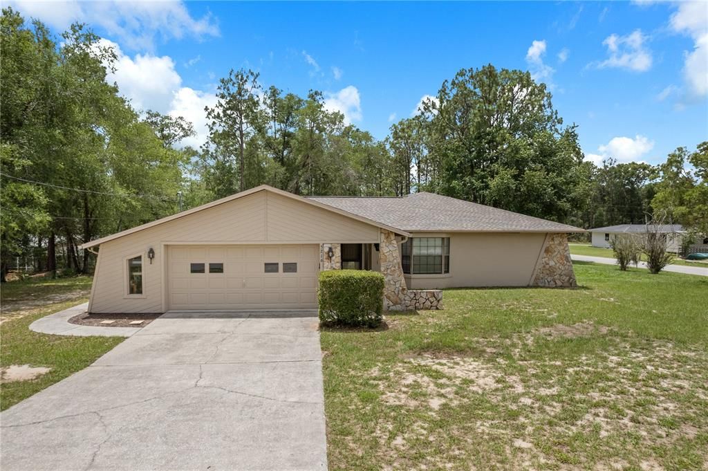 For Sale: $294,000 (3 beds, 2 baths, 1415 Square Feet)