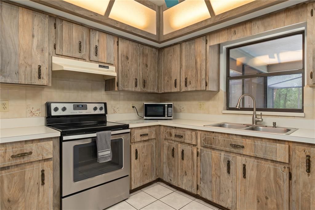 For Sale: $294,000 (3 beds, 2 baths, 1415 Square Feet)