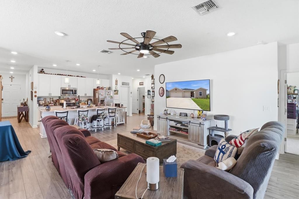 For Sale: $375,000 (4 beds, 3 baths, 2180 Square Feet)