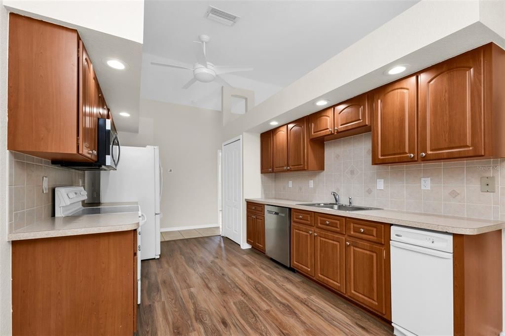For Sale: $360,000 (3 beds, 2 baths, 1667 Square Feet)
