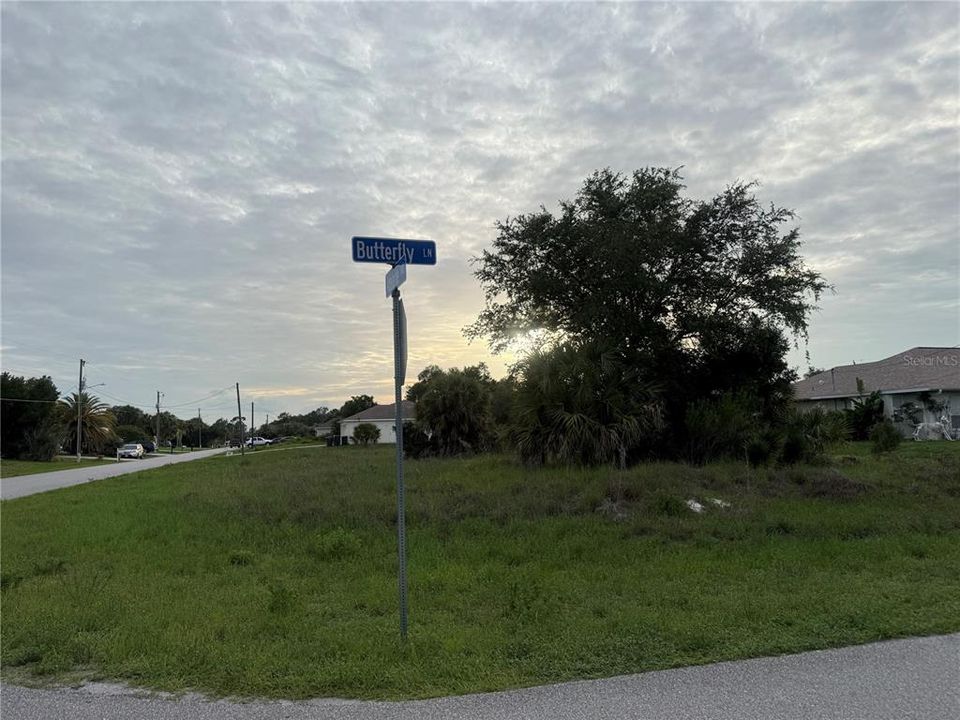 待售: $20,000 (0.24 acres)