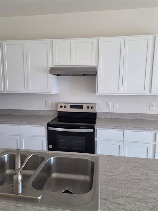 For Sale: $360,000 (3 beds, 2 baths, 1676 Square Feet)
