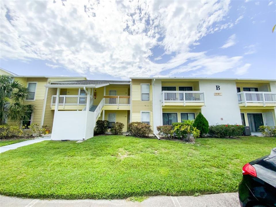 For Rent: $1,900 (2 beds, 2 baths, 898 Square Feet)