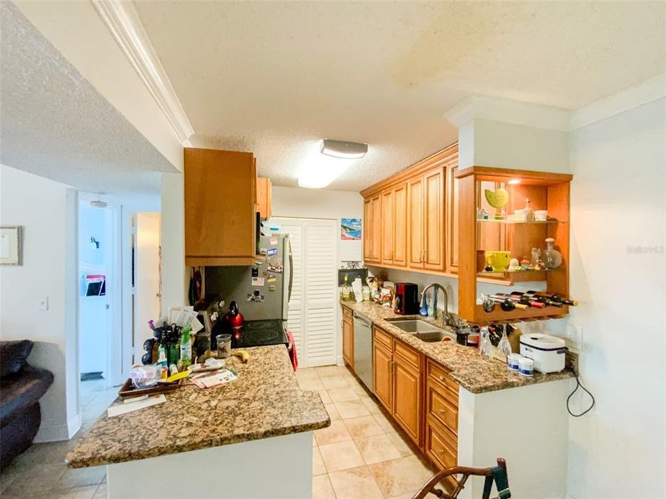For Rent: $1,900 (2 beds, 2 baths, 898 Square Feet)